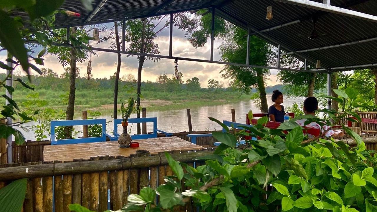 River Park Retreat Sauraha Extérieur photo